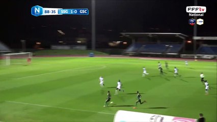 Enorme frappe ! Ca rase le poteau !