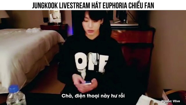 Trở về từ fanmeeting Nhật Bản, Jungkook (BTS) liền livestream hát tặng fan đầy dễ thương