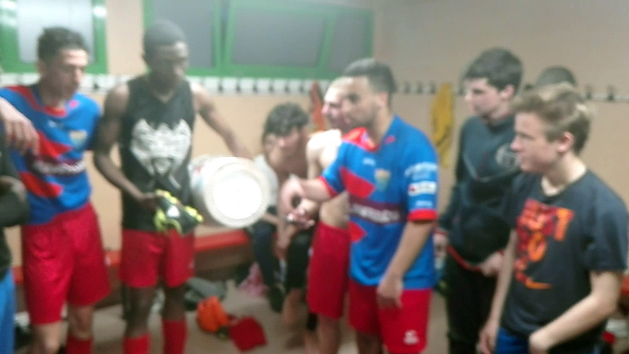 La fête dans les vestiaires après le derby EBNSP Inter loing EBNSP gagne au penalty 5--4