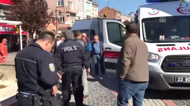 Hareket Halindeki Kamyonetin Açılan Kapağı Yayaya Çarptı