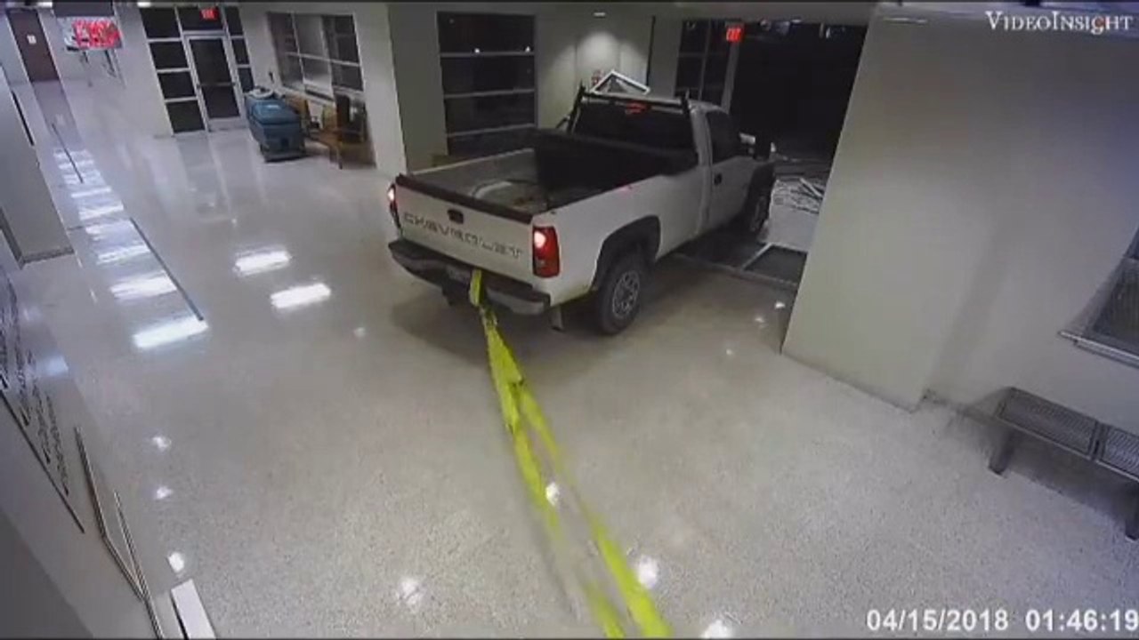 Une méthode radicale pour voler un distributeur de billet...