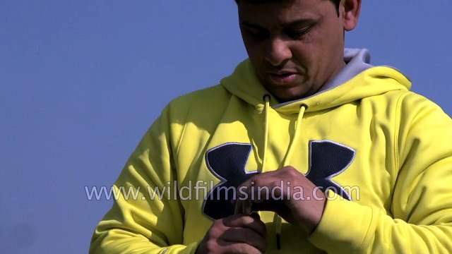 Man lifts massive weight tethered to his eye socket