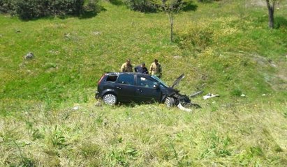 Başakşehir'de otomobil yol kenarına uçtu: 2'si ağır 3 yaralı