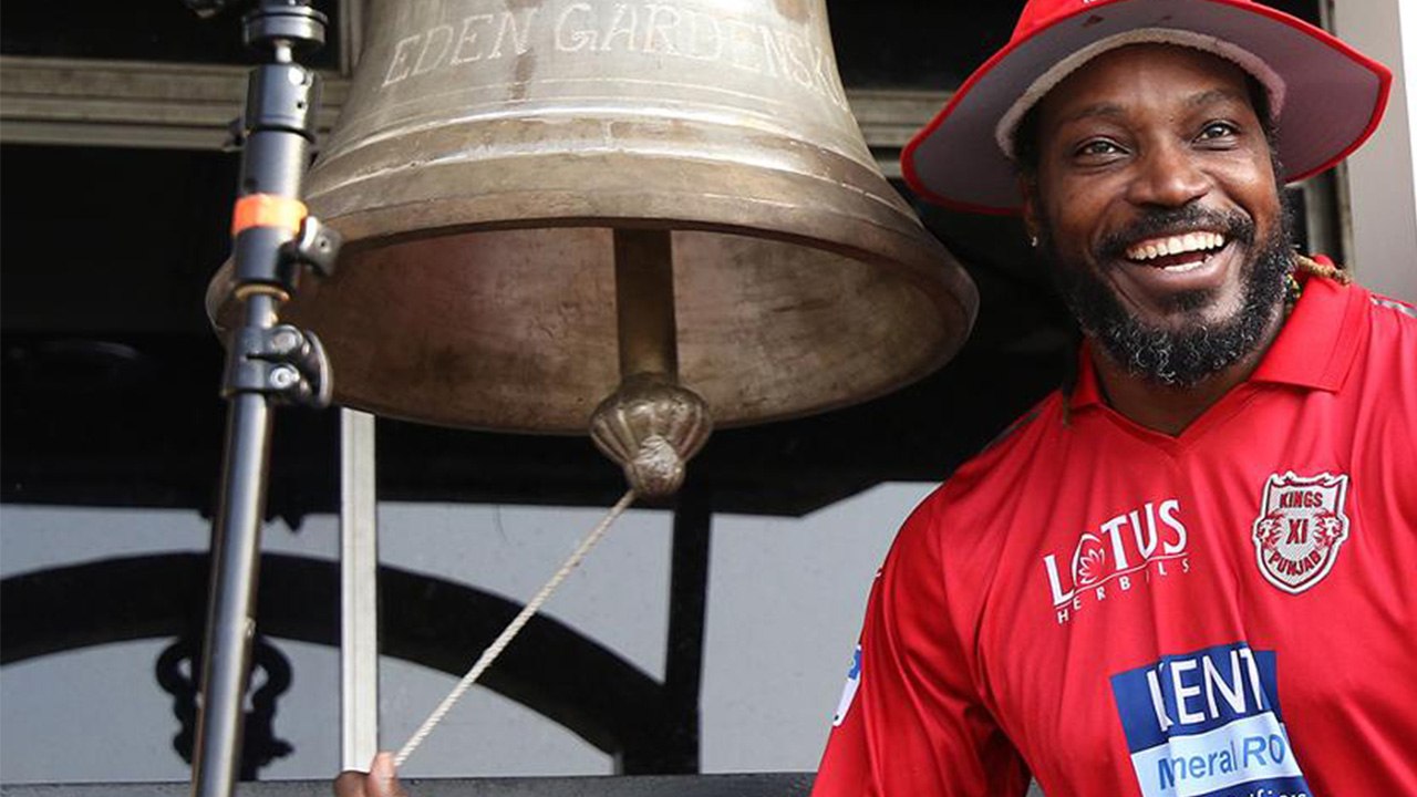 IPL 2018 KXIP vs KKR: Chris Gayle rings the iconic bell at 'Eden Gardens' before the match |वनइंडिया