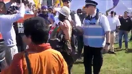 ਮੋਦੀ ਦਾ ਇਹ ਵਿਰੋਧ ਹਿੰਦੁਸਤਾਨੀ ਮੀਡਿਆ ਨੂੰ ਦਿਸਦਾ ਕਿਥੋਂ ਆ ਦੇਖੋ ਵੀਡੀਓ ਤੇ ਕਰੋ ਦੱਬ ਕੇ ਸ਼ੇਅਰ