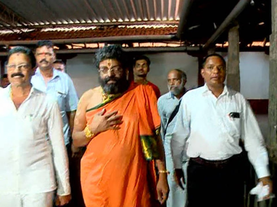 ಪಕ್ಷೇತರ ಅಭ್ಯರ್ಥಿಯಾಗಿ ಕಣಕ್ಕೆ ಧುಮುಕಿದ ಶೀರೂರು ಶ್ರೀ, ಕಾಪುವಿನಲ್ಲಿ ಅನುಪಮಾ | Oneindia Kannada