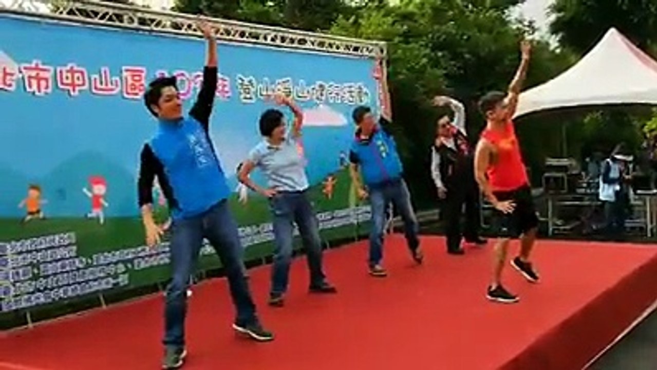 中山區「登山淨山健行活動」 暖身操開始，今天忙碌愉快的行程！
