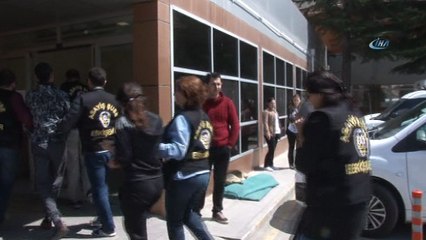 - Yüzsüzlüğün bu kadarı... 24 ev soyan şahıslar objektiflere poz vermeye çalıştı- Çaldıkları para ve değerli eşyaları lüks otellerde harcadılar