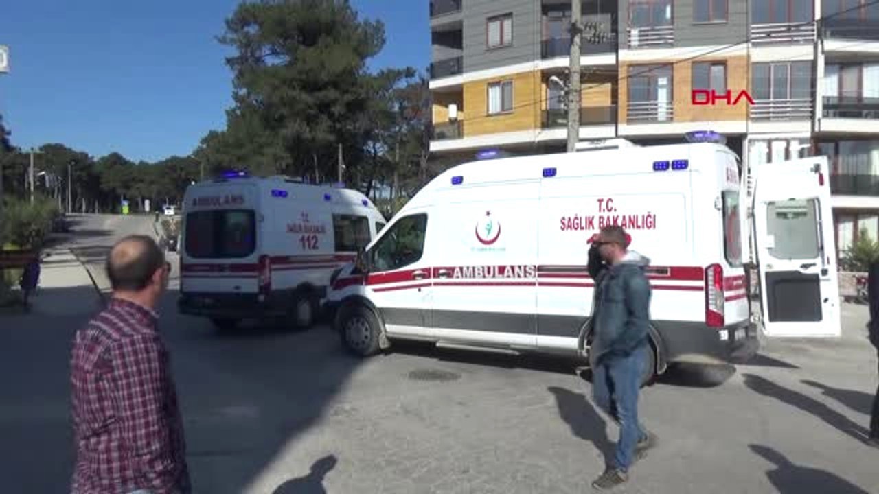 Çanakkale'de Kaldırıma Çarpan Ticari Taksi İçindeki 4 Kişi Yaralandı-Hd