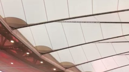 El Metropolitano se llena de aficionados del Sevilla y del Barça