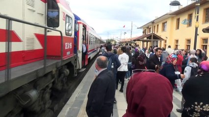 Trenle yüzlerce kişi nostaljik yolculuk yaptı