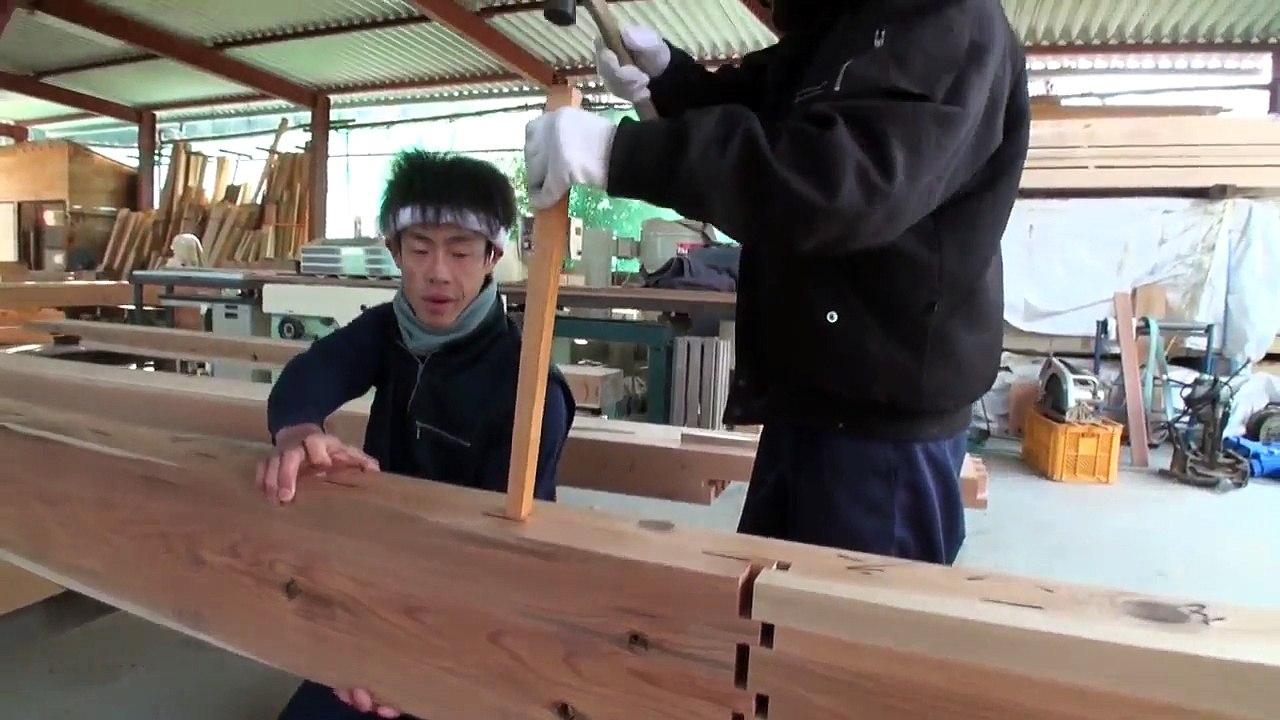 Técnica japonesa permite trabalhar a madeira sem usar pregos