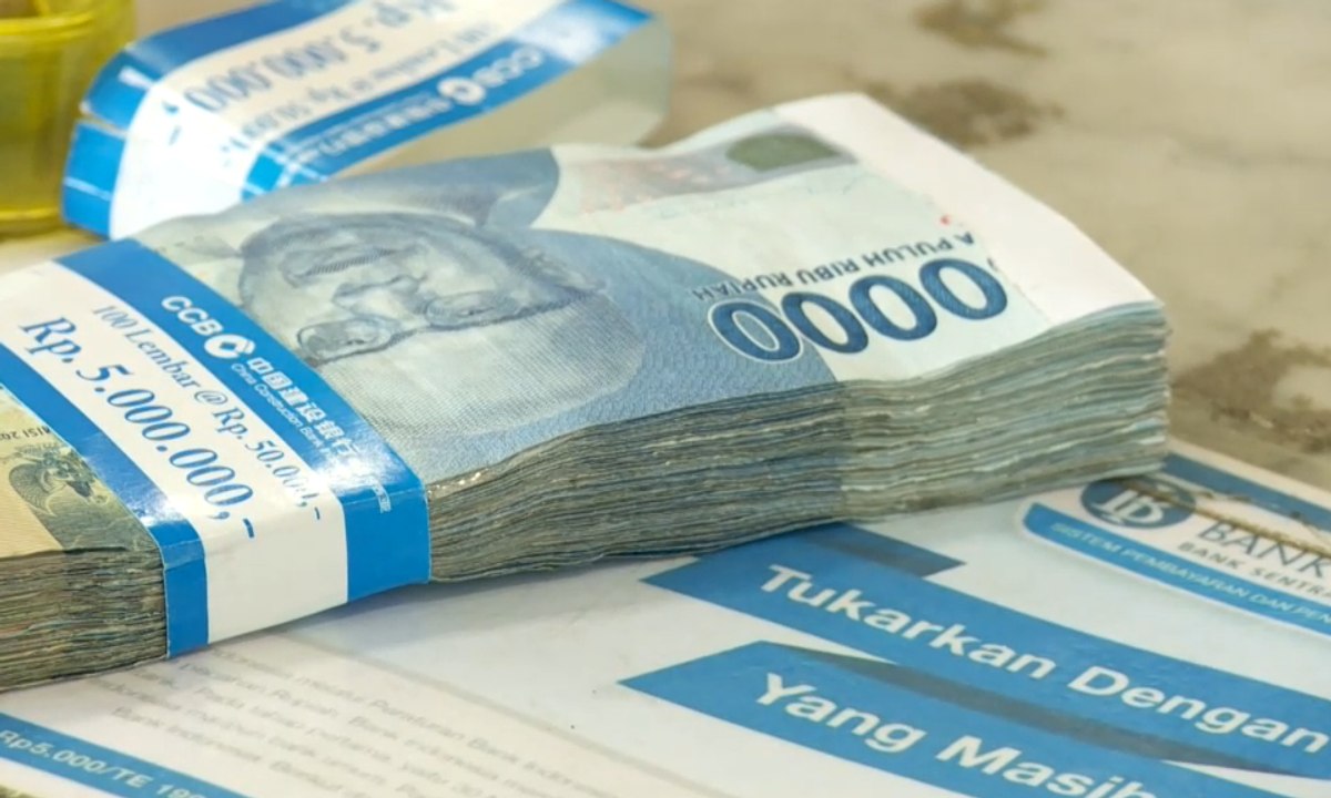 Ekonom: Rupiah Lemah karena Korporasi Ramai Bayar Utang