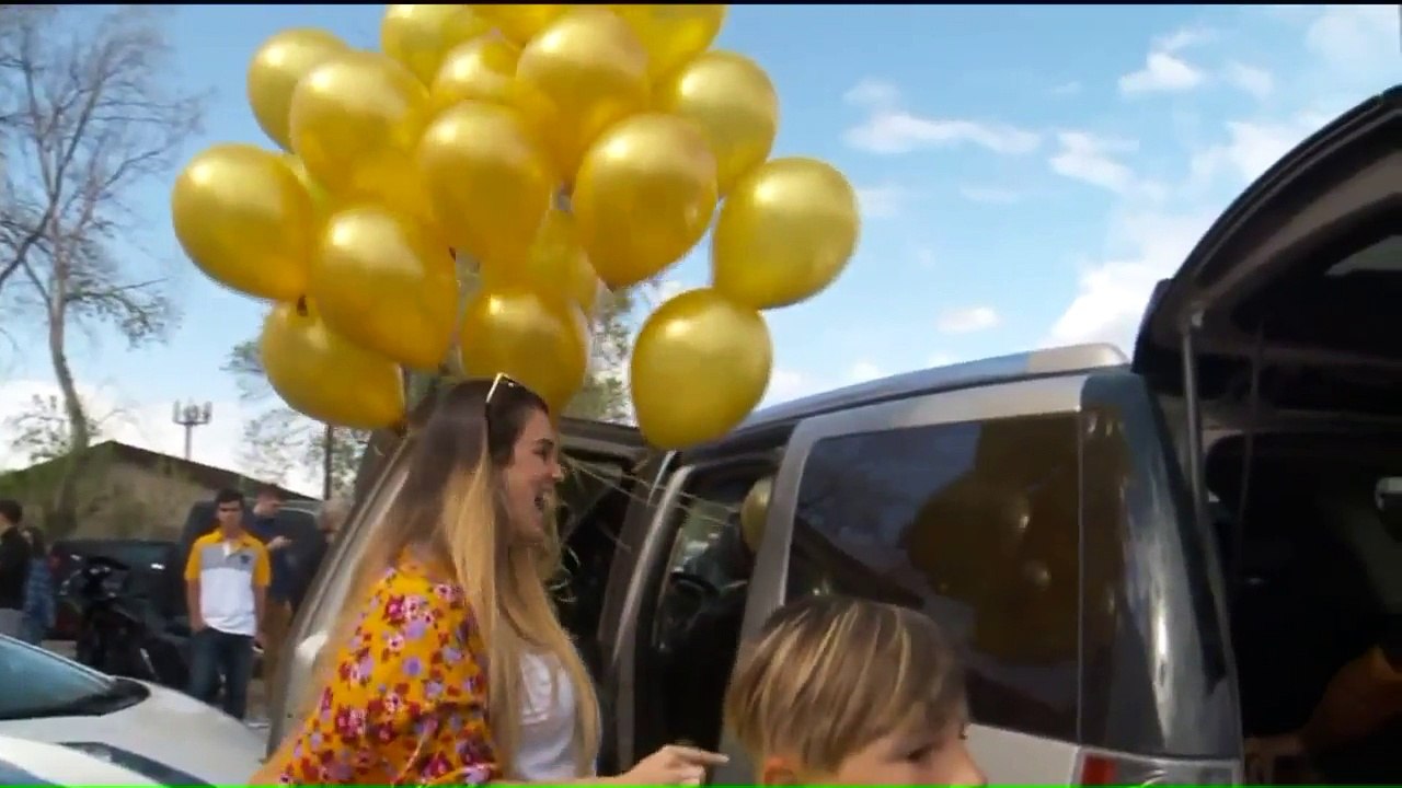 Hundreds of Drivers Cruise for Karma to Help Terminally Ill Girl Cross Item Off Bucket List