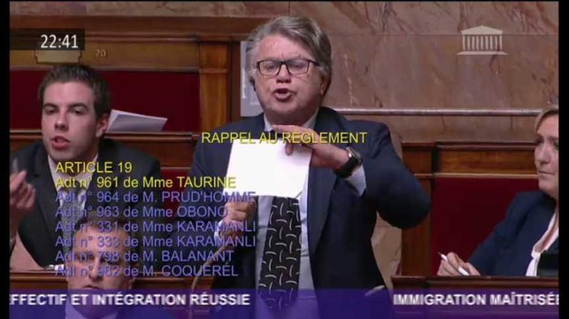 Gilbert Collard s'énerve contre Jean-Luc Mélenchon à l'Assemblée en le traitant de trouillard et de péteux