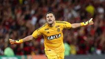 Julio Cesar faz boas defesas em despedida pelo Flamengo; assista