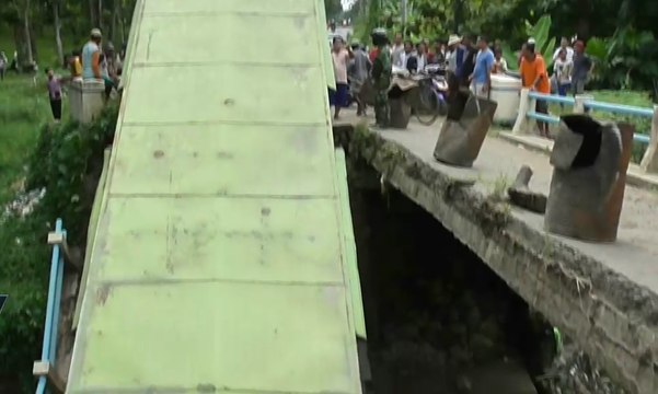 Jembatan di Tegal Ambruk Akibat Truk Kelebihan Kapasitas