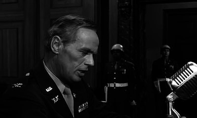 Adolf Hitler iktidara gelmeden önce ve sonra HAKİM'lerin durumu. Benziyor mu?