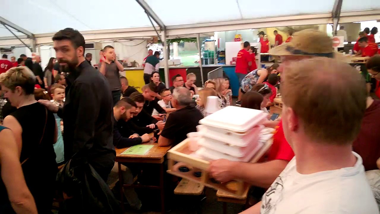 Vittel : ambiance à la foire aux grenouilles