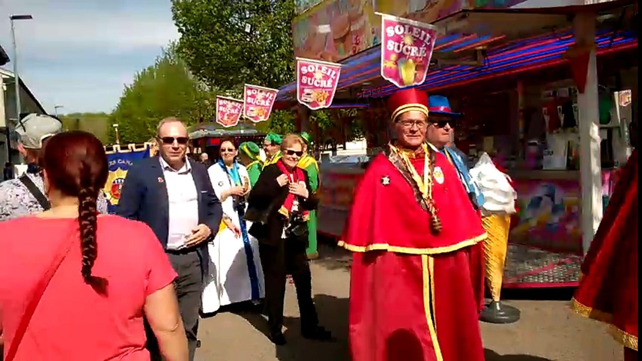 Défilé de la confrérie à  la foire aux grenouilles à Vittel