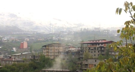 Hakkari'de Nisan Ayında Kar Sürprizi! Dağlar Beyaza Büründü