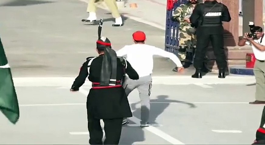 Hassan Ali Trolled Indian Army At Wagah Border Ceremony