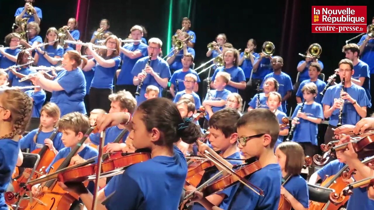 VIDEO. Châtellerault : les 100 enfants de l'orchestre Demos sur la scène de l'Angelarde