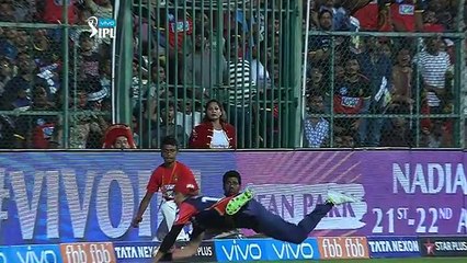 මෙන්න අයි පි එල් තරග ඉතිහාසයේ ලබාගත් සුපිරිම උඩපන්දුව ඊයේ ලබාගත්ත හැටි බලන්න​