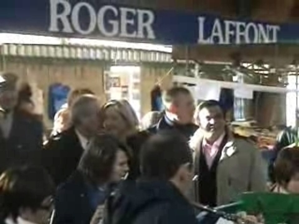 Marine Le Pen sur le marché de Sarcelles