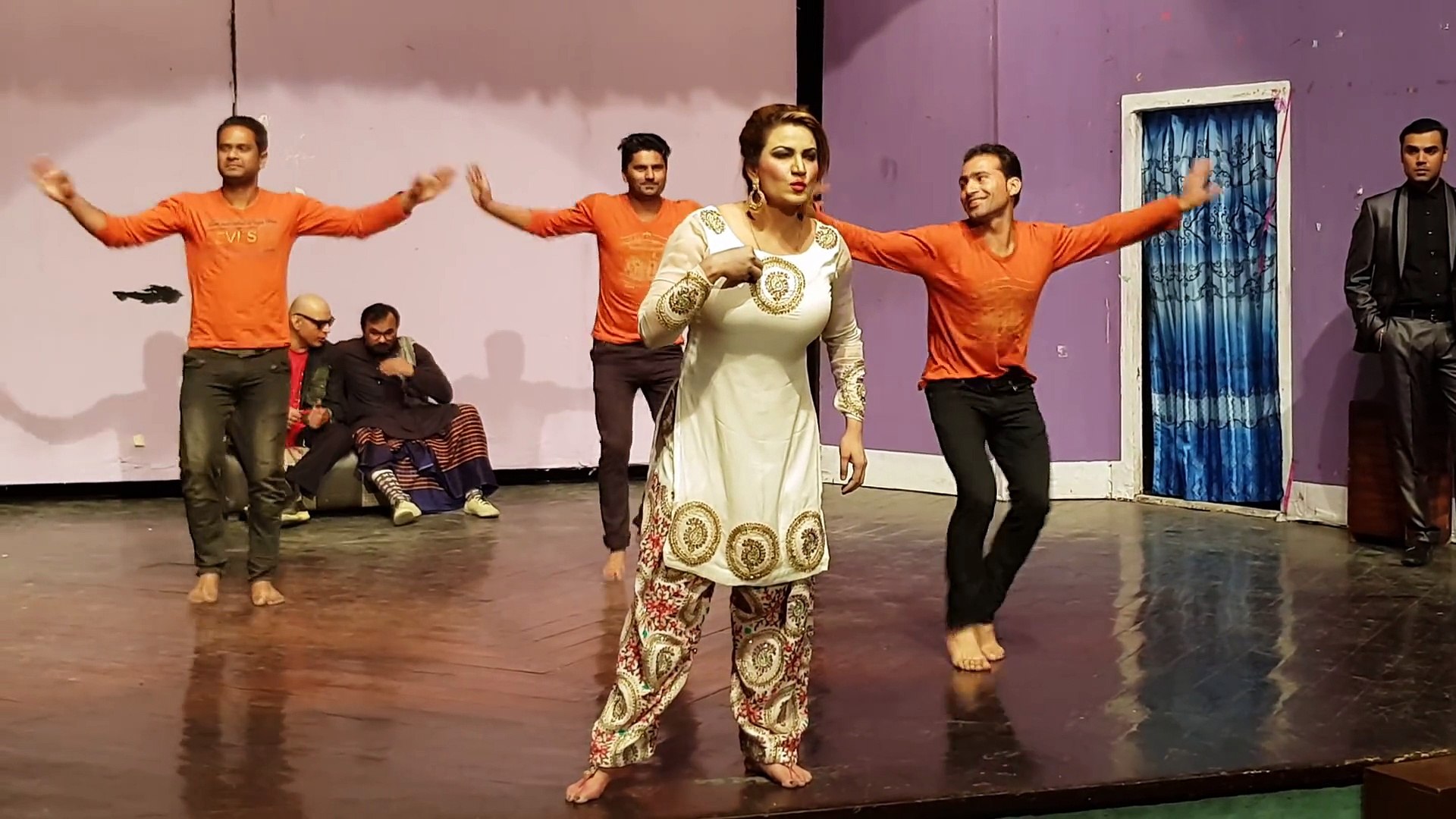 Makhna Sex - Pakistani Sobia Khan Hot Nanga Mujra On Stage Full Hd Video Dialog ...