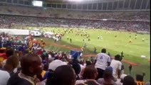 Kaizer Chiefs Fans attack Steve Kompela and destroy Mose Mabhida Stadium (FULL VIDEO)