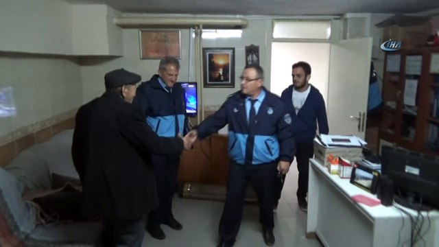 Düşürdüğü emekli maaşına, anons yaptırmak için gittiği belediyede kavuştu