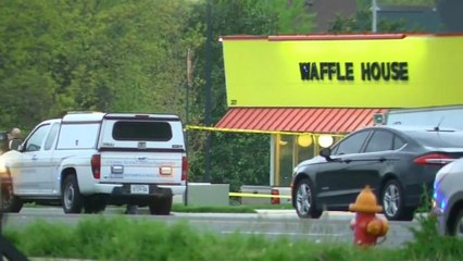 Tennessee shooter on the run after killing four at Waffle House