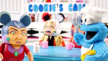 Cruella de Vil Visita La Cafeteria de Cookie Monster ☕ Juguetes Villanos de Disney Vinylmation