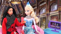 Harley Quinn Le Hace una Broma a la Reina Elsa y la Mujer Maravilla en Arendelle ♛ Barbie Superheroe