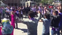 Hopasporlu Taraftarlar Maç Öncesi Malatya'da Horon Tepti -Hd