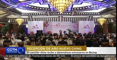 Canciller chino recibe a diplomáticos extranjeros en Beijing