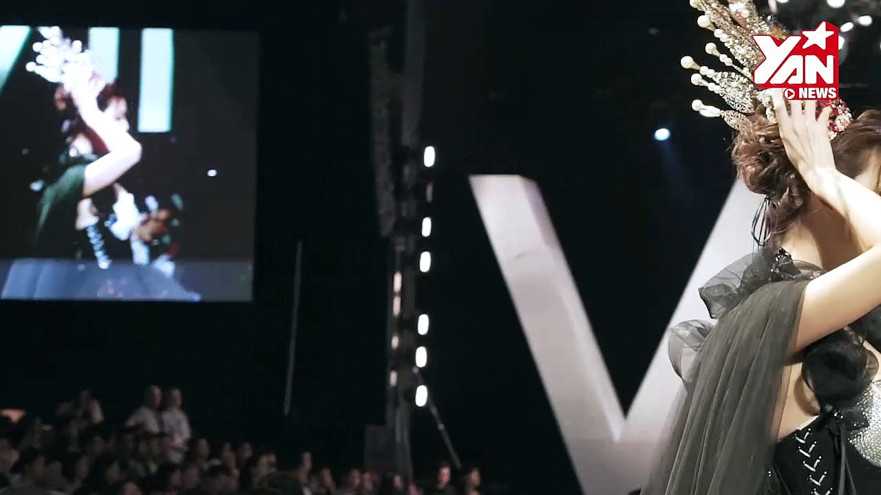 Lan Khuê trình diễn bộ sưu tập ntk Vicent Đoàn tại Vietnam International Fashion Week