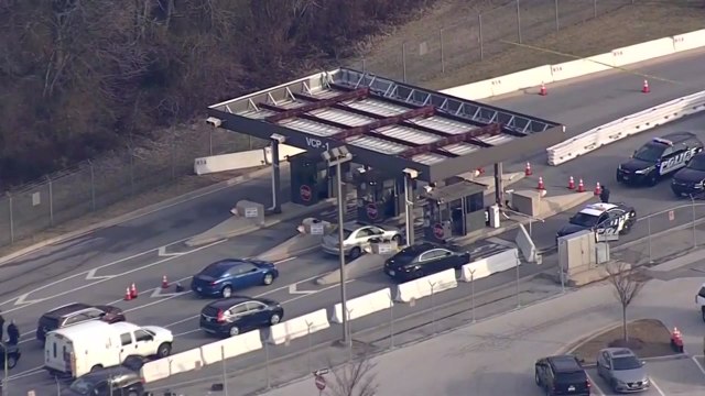 美 알몸 괴한 총격...4명 사망·3명 부상 / YTN