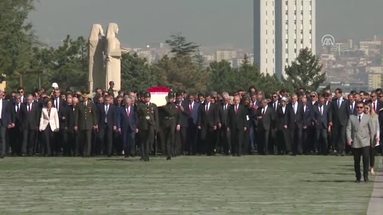 TBMM Başkanı İsmail Kahraman ve Beraberindeki Heyet Anıtkabir'i Ziyaret Etti