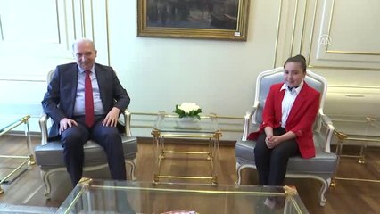 İbb Başkanı Uysal'ın Koltuğuna Ortaokul Öğrencisi Yağmur Oturdu