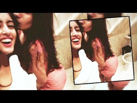 Big B's Grand Daugther Navya's BATHROOM SELFIES Goes Viral