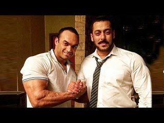Salman Khan Poses With SULTAN'S Wrestling Trainer
