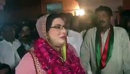 Video herunterladen: Jaw Breaking Response By Firdous Ashiq Awan to PMLN