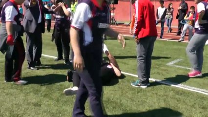 Halat Çekme Yarışında Öğrenci Yere Yığıldı