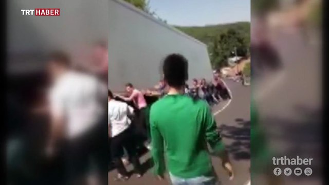 Sağlık ekipleri karla kaplı yolları açtı, hastanın imdadına yetişti