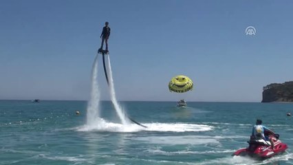 Çocuklar 23 Nisan'ı Flyboardla Uçarak Kutladı
