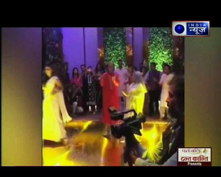 देखें Video: श्वेता बच्चन नंदा ने लगाए 'पल्लू लटके' पर ठुमके, साथ डांस फ्लोर पर उतरीं मां जया बच्चन