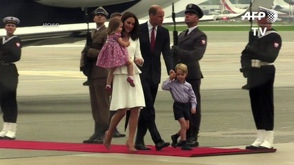 La esposa del príncipe Guillermo de Inglaterra da a luz un hijo