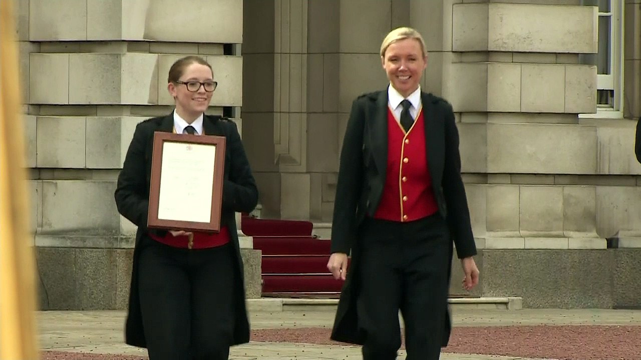 Easel displays royal birth announcement